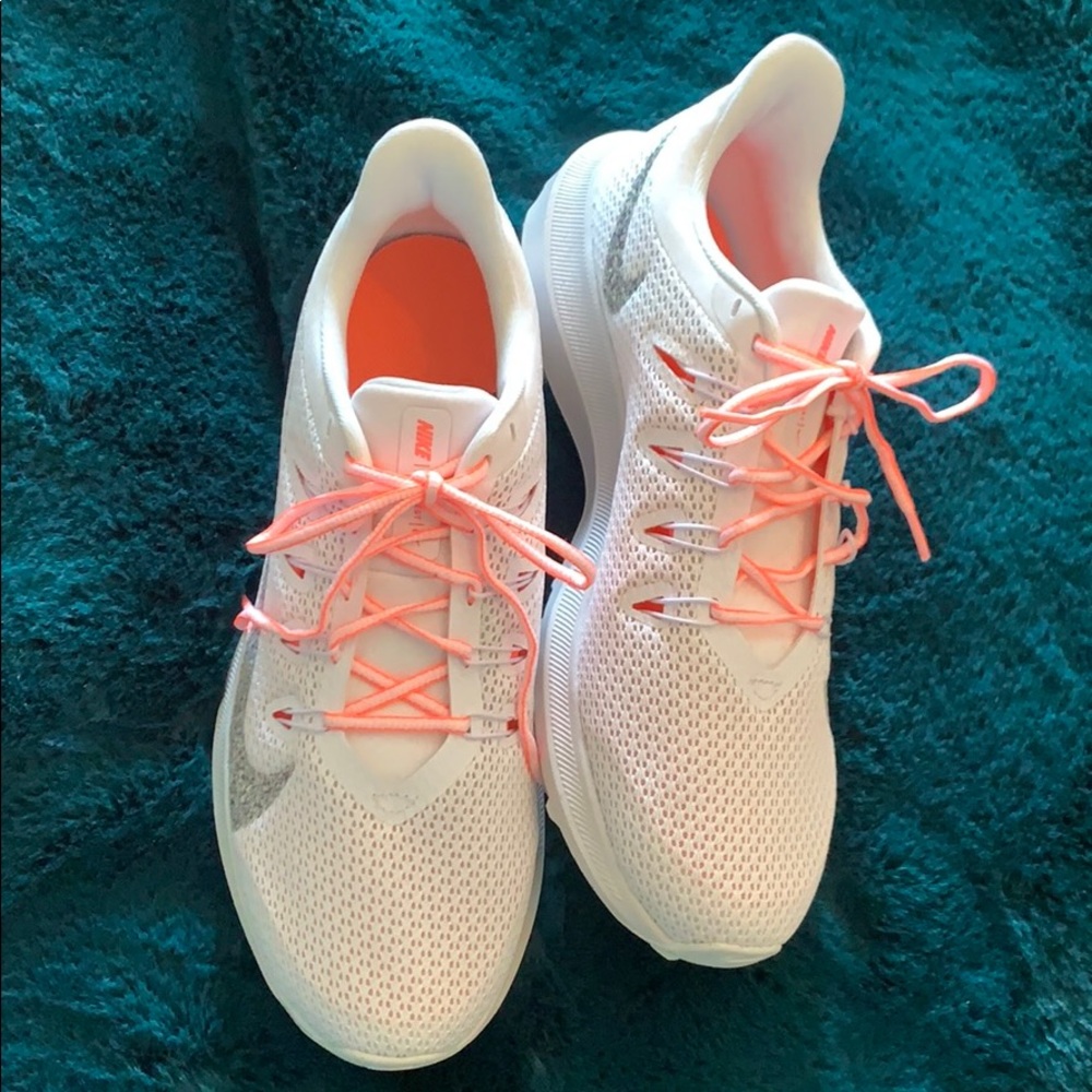 Nike Quest 2 Running Shoes Size 9 Brand New